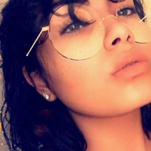 Meet your Posher, Crystal